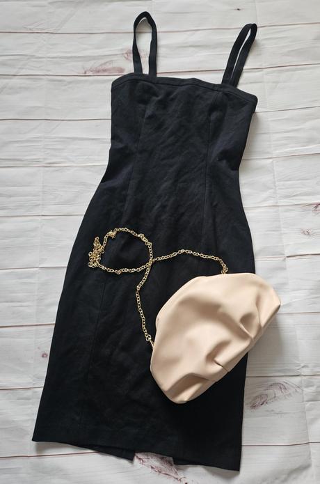 Krásne čierne jednoduché šaty, 34