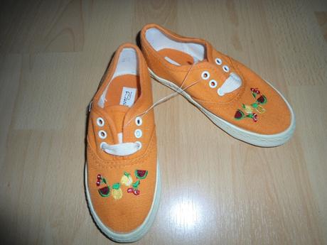 Oranzove vysivane cvicky, 27