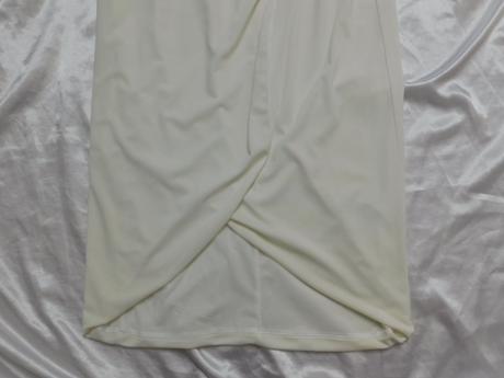 Kvalitne velmi pekne šaty, 38