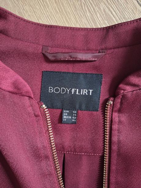 Bordová bomberka, 40