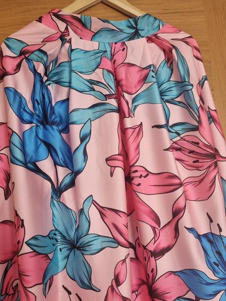 Saténová maxi sukňa s rozparkom,