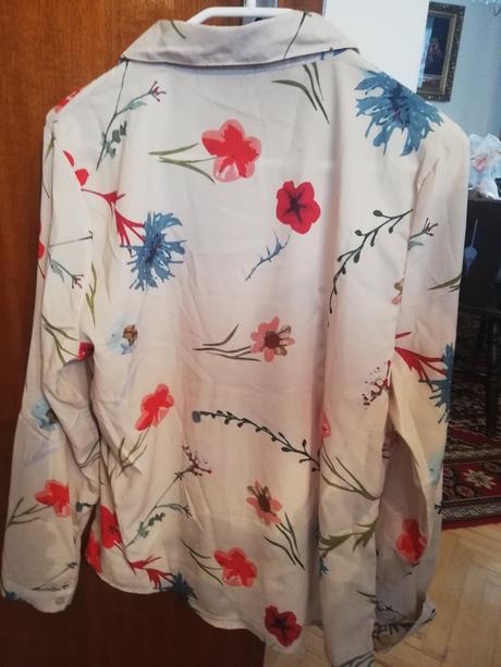 Bluzka s kvetinkami, 42