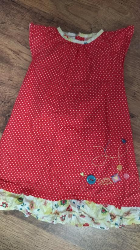 Šaty bodkované, 104