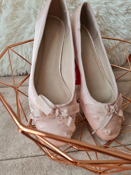 Ruzove balerinky, 36