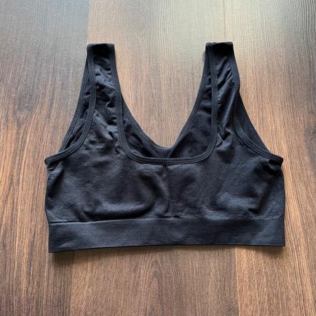 Černá sportovní podprsenka, s