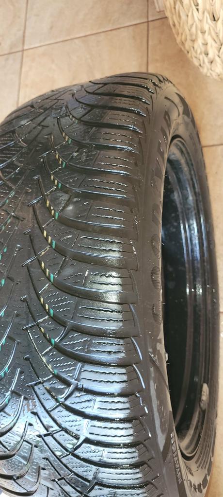 Predám 2ks zimné pneumatiky goodyear 205/55/r16,
