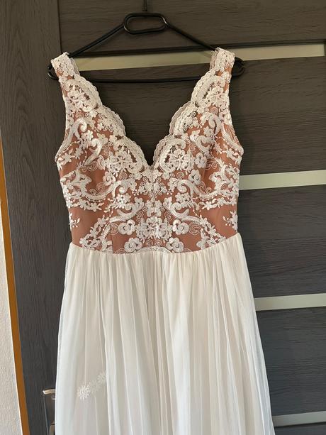 Bielobéžove spoločenské šaty, m