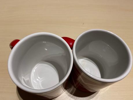 1 červený hrnček, pohár, šálka popradská káva, 