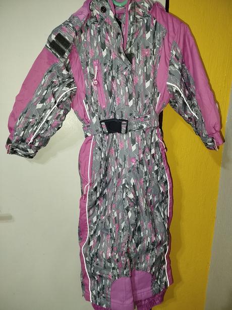 Overál do snehu, authority,104