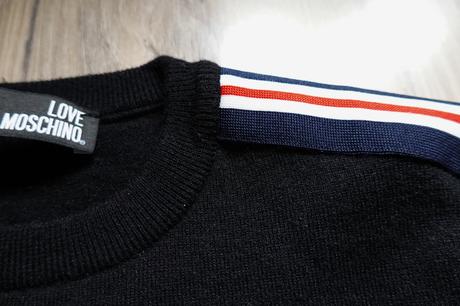 Jemný mäkký sveter moshino, moschino,s
