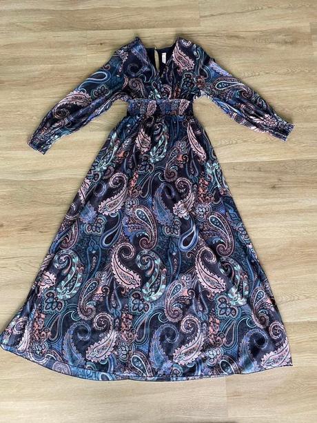 Krásne spoločenské šaty, s