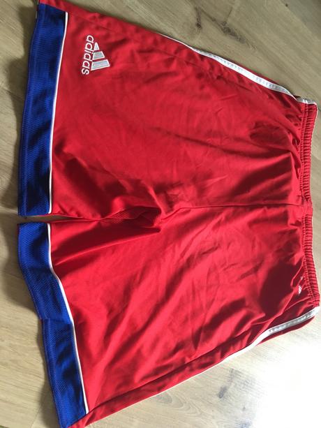 Dres + kratasy adidas, 