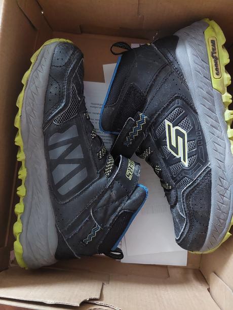 Prechodne kotnikove topanky, skechers,33