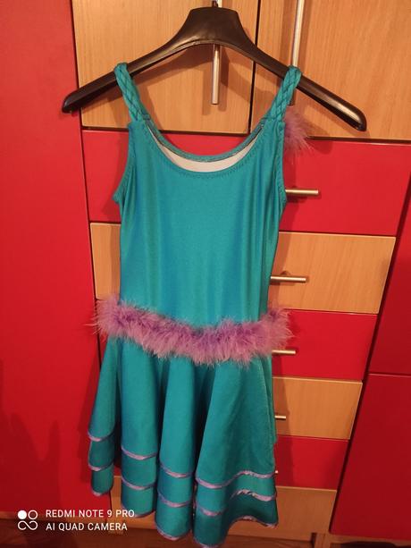 Tanečné šaty, 146