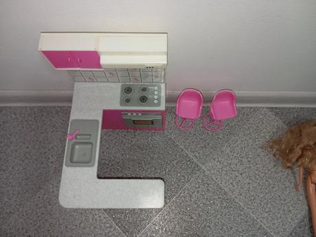 Barbie kuchyňa, barový pult, stoličky, riady, 