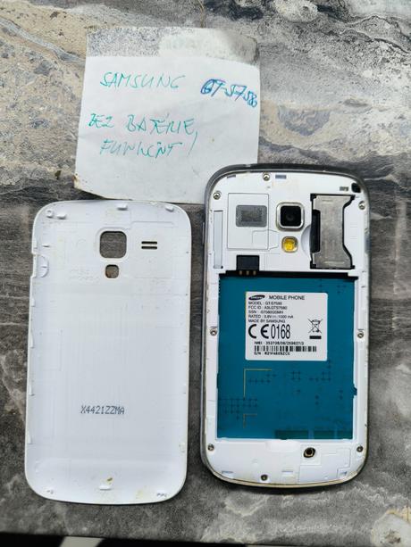 Predám mobil značky samsung. je plne funkčný ale b, samsung