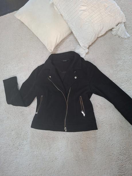 Cierna bunda, esmara,l