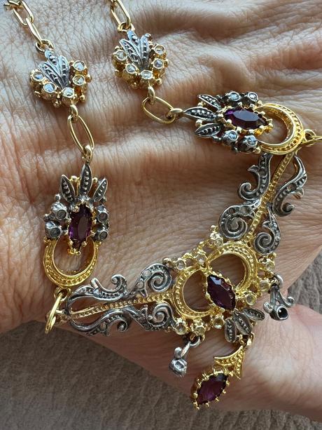 Starozitny nahrdelnik,