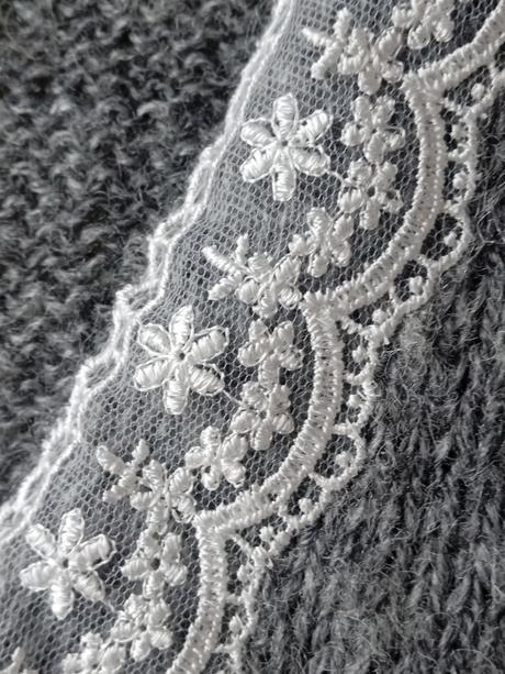 Sivy topik s krajkou, 38 / m