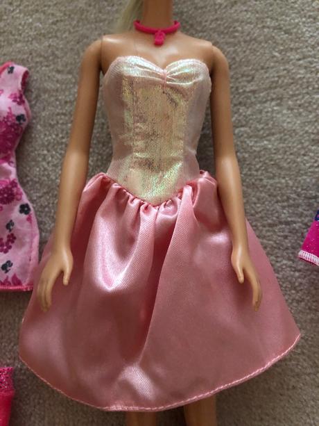 Barbie plus 7 ks oblecenie,