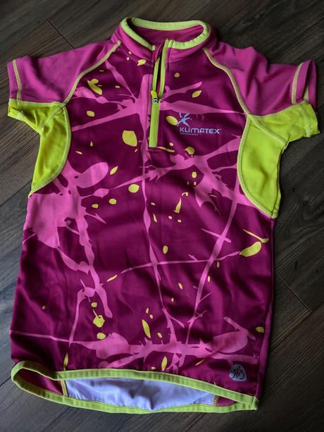 Dievčenské cyklistické tričko, 134