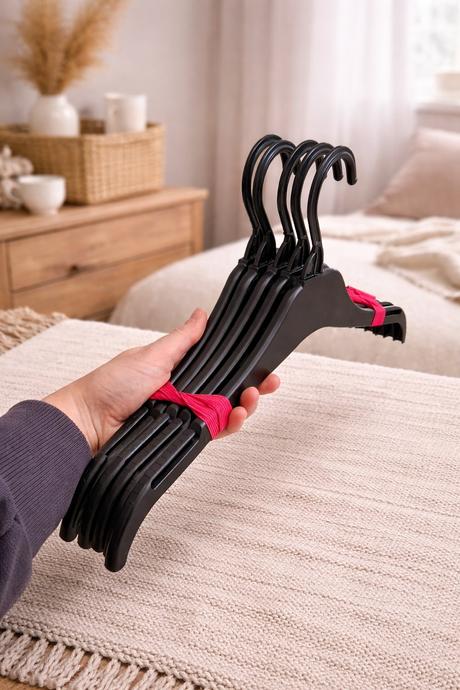 Sada čiernych vešiakov, 