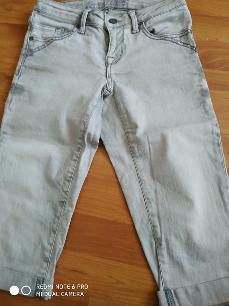 Dámske tristvrtaky, 26