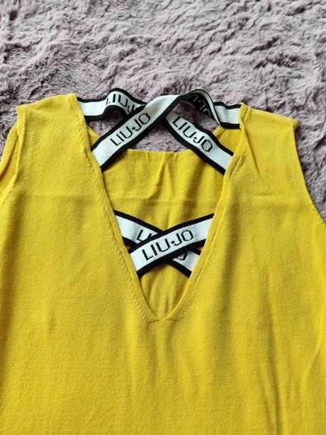 Šaty pletené, liu jo