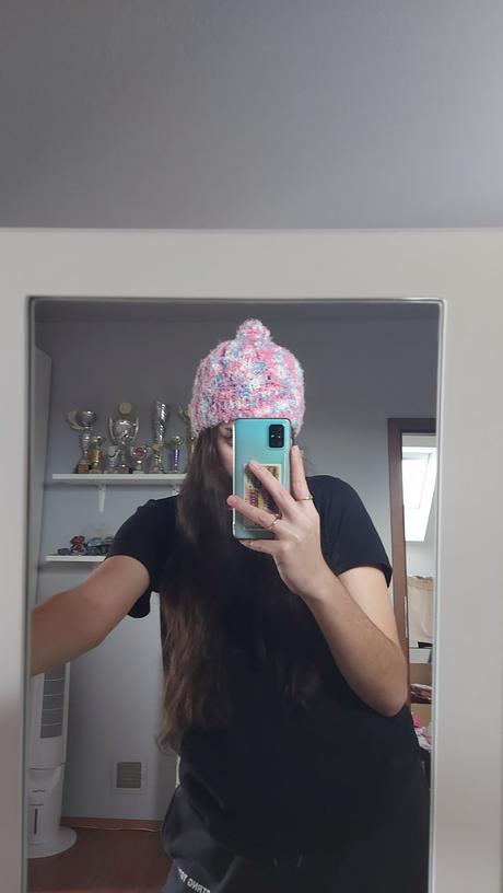 Handmade ciapka farebna s brmbolcom,