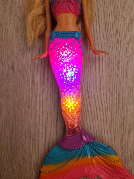Mattel svietiacia barbie morská víla,