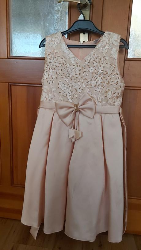 Slávnostné šaty, 152