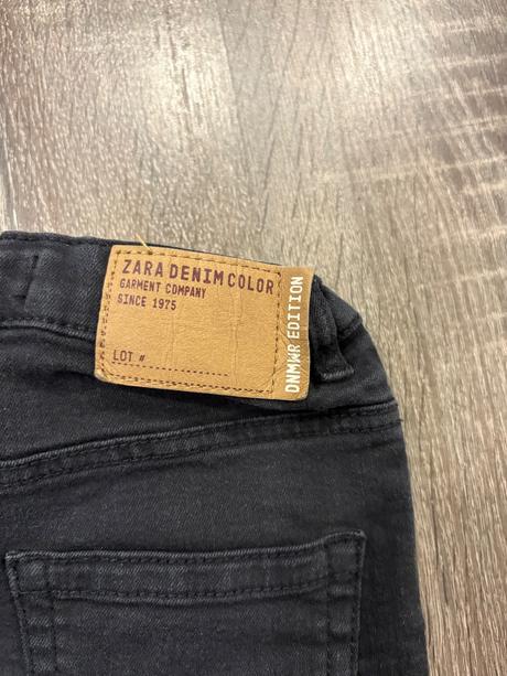 Zara čierne vyšuchane rifle na 4-5 rokov, zara,110