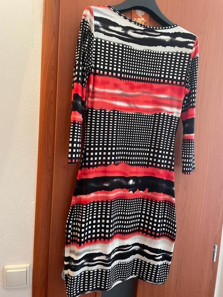 Krásne elegantne saty, s