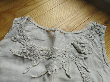 Ľanové šaty s výšivkou, m