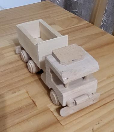 Drevené nákladné auto, 