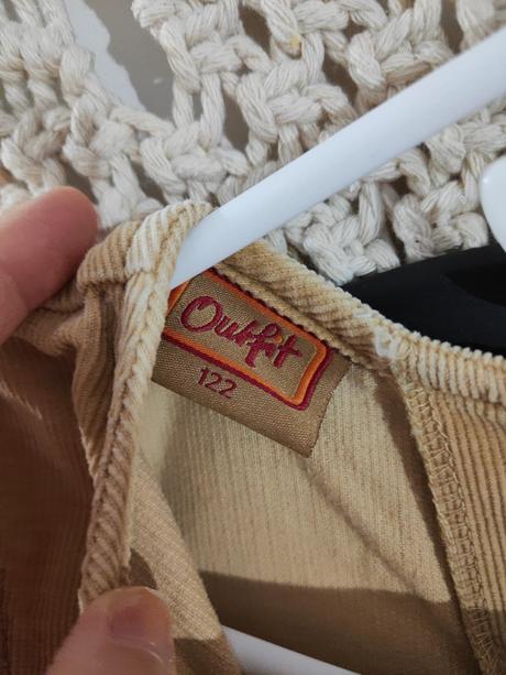 Menčestrové šatky, 122