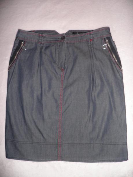 Pekná športovo -elegantná sukňa, 38