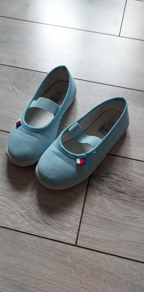 Modré cvičky , velkost 31, obuté par krat iba doma, 31