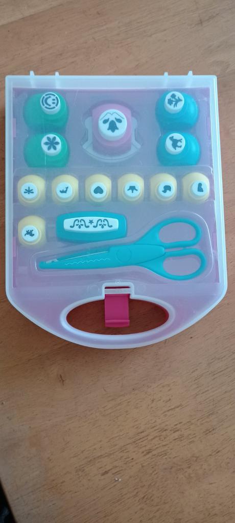 Sada ozdobných dierovačiek na tvorenie, 