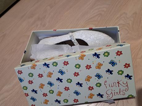 Balerínky slavnostné, 36