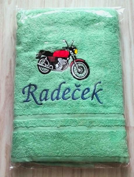 Osuška s motorkou a s menom "radeček",