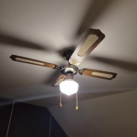 Stropný ventilátor so svietidlom, 