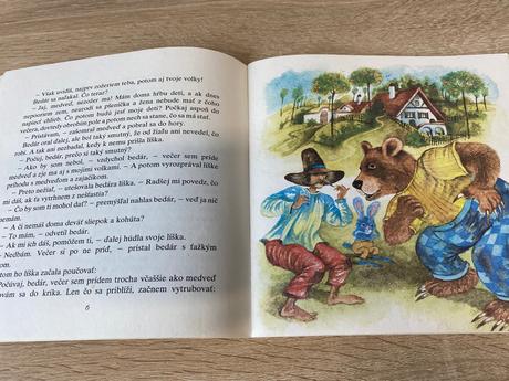 Krásna stará mini retro kniha pretancované papučky,