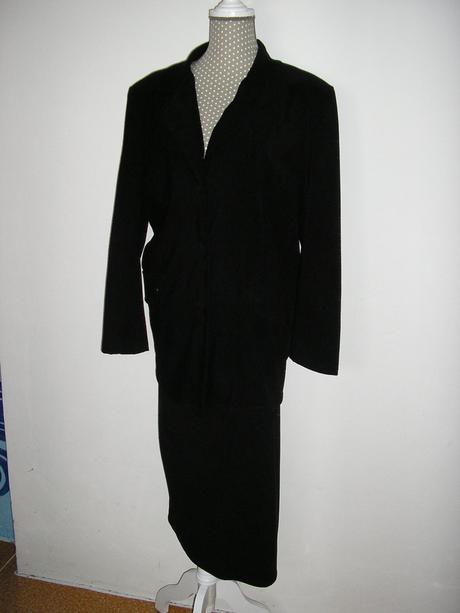 1488. čierny trojkomplet, 46