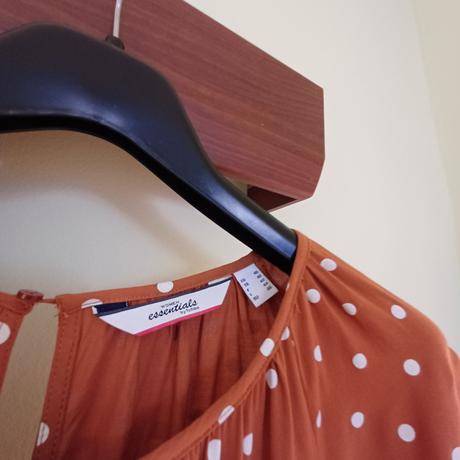 Krasne saty s bodkami, tchibo,l