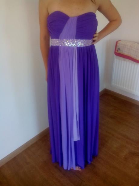 Fialové šaty, 40