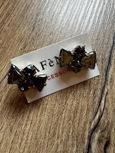 Napichovacie náušnice sivé,