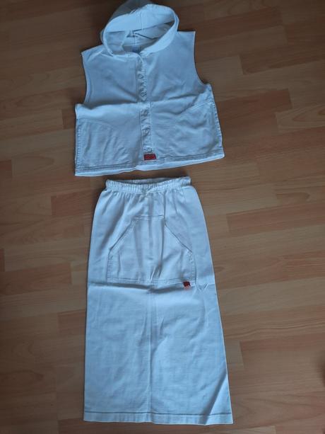 Dievčenská úpletová súprava, 128