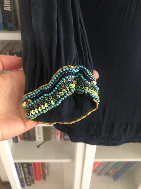 Mini saty / predĺžený top s koralkovou aplikaciou, 36