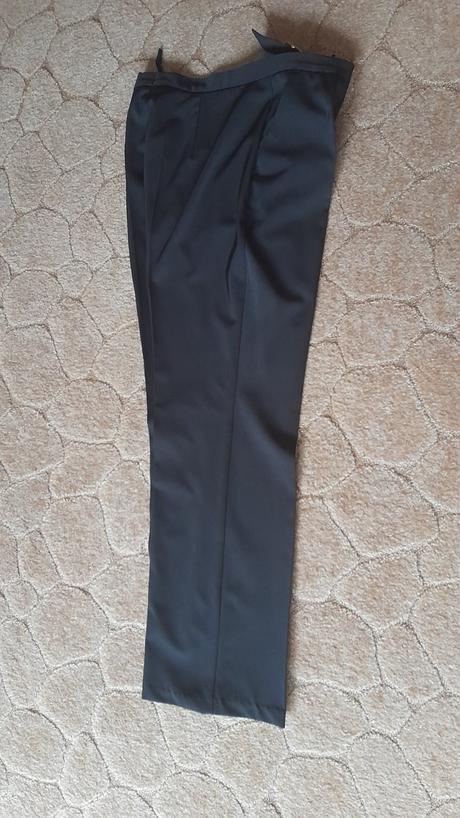 Čierne nohavice, 40